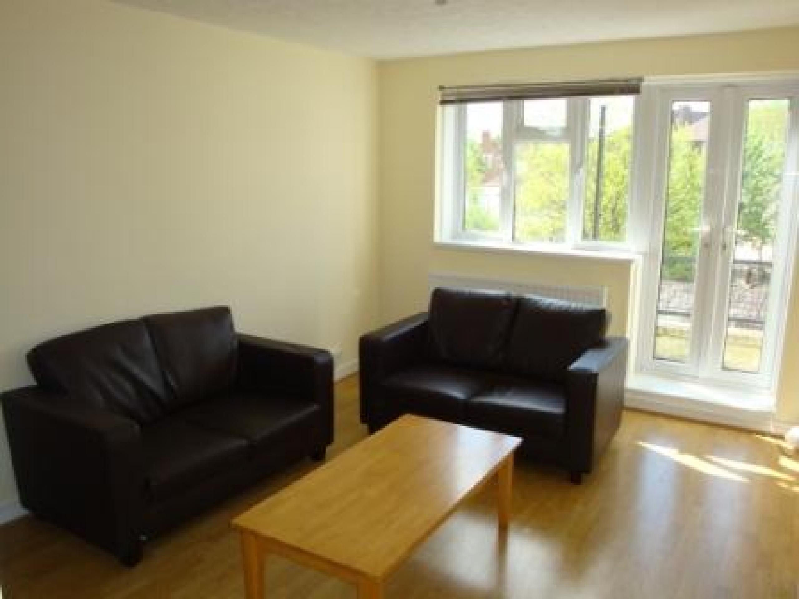 			3 Bedroom, 1 bath, 1 reception Flat			 Elmfield Road, FINCHLEY N2